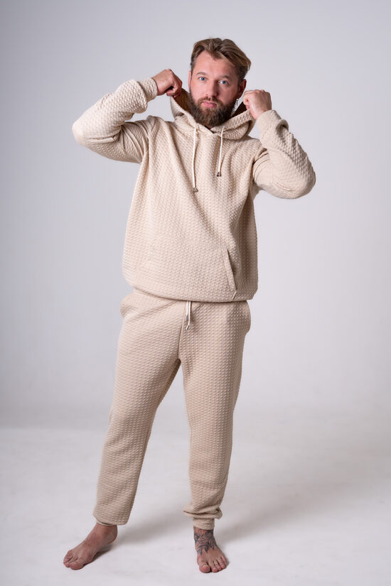 Vyriškas komplektas „Smėlio ramybė“ – džemperis su gobtuvu ir kelnės